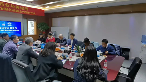 力鑫药业董事长&总经理高悦译、副总经理张倩、首席技术官陈成斌、研发商务总监刘恩桂、总经办主任张梦晗